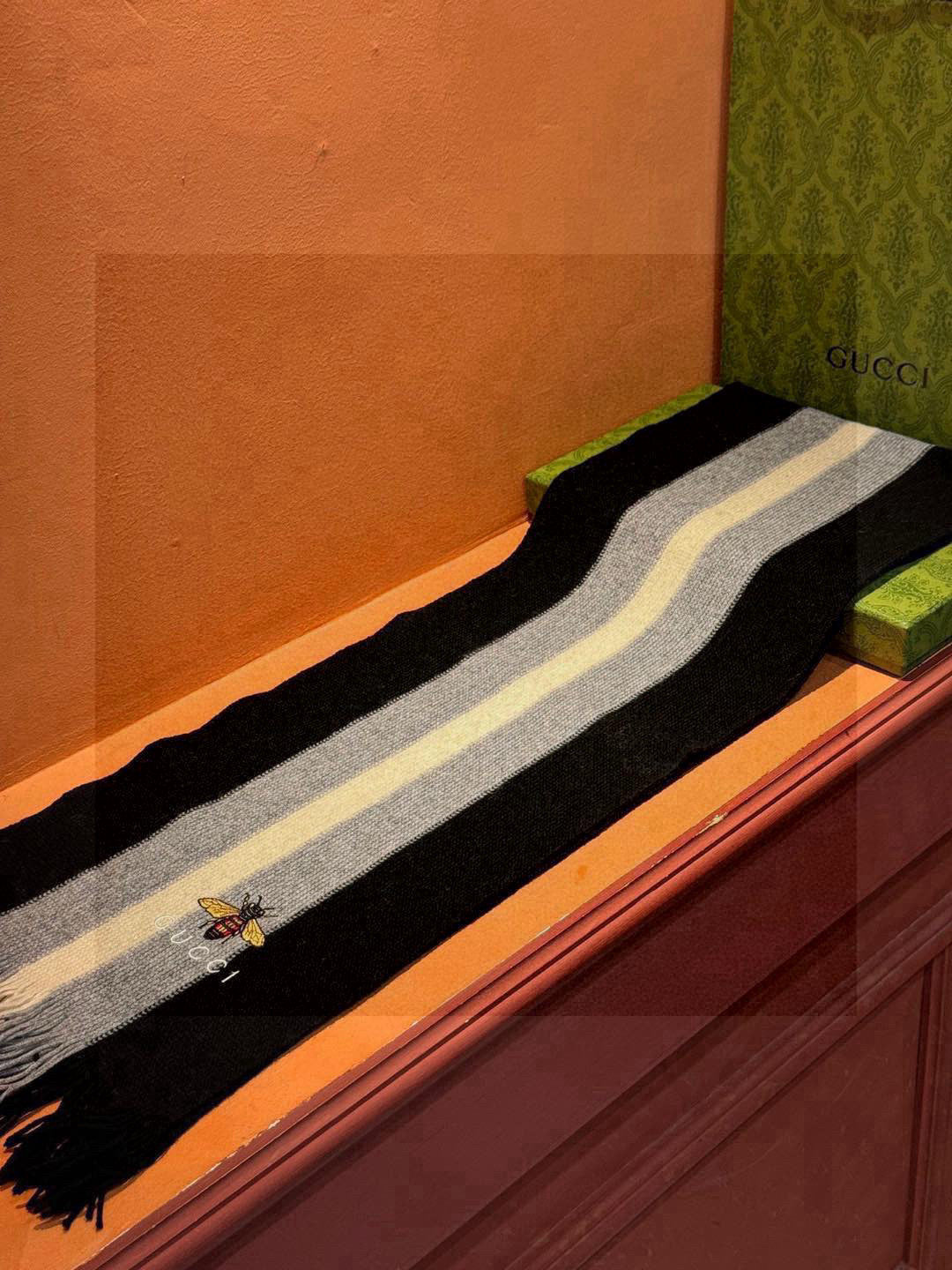 GUCCI 25S SCARF 180 IN CASHMERE 730564