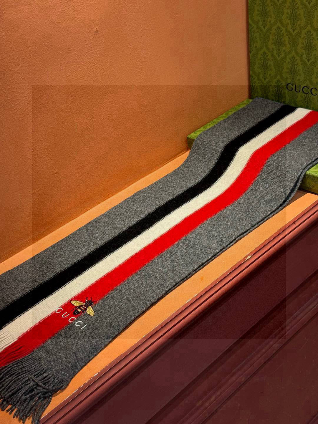 GUCCI 25S SCARF 180 IN CASHMERE 730565