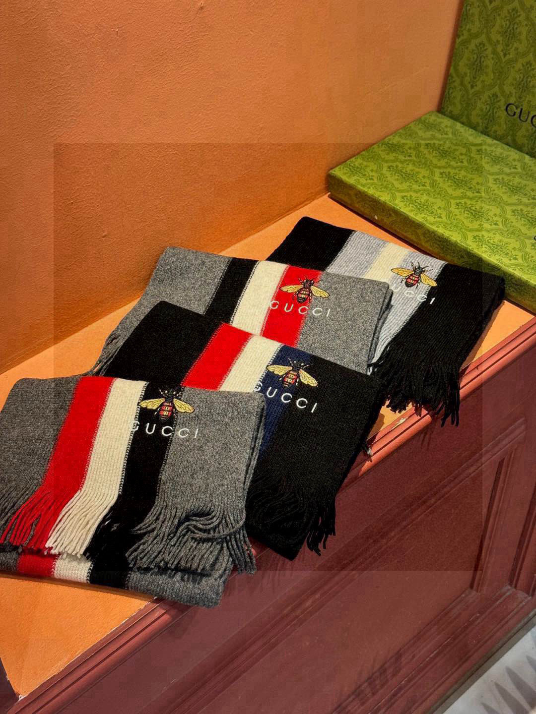 GUCCI 25S SCARF 180 IN CASHMERE 730566