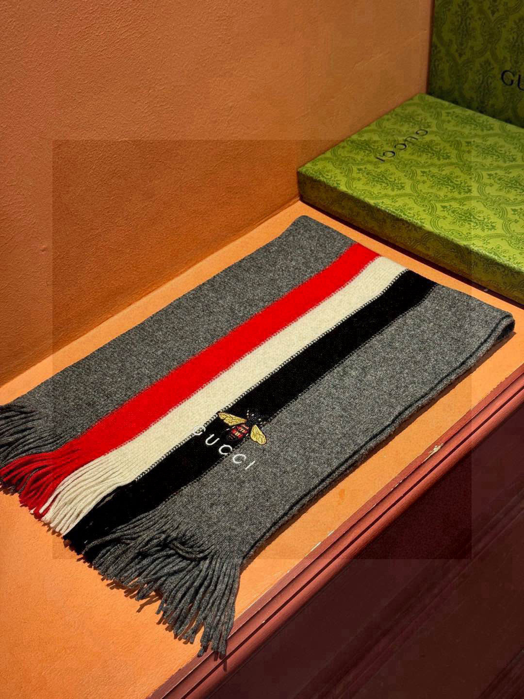 GUCCI 25S SCARF 180 IN CASHMERE 730567