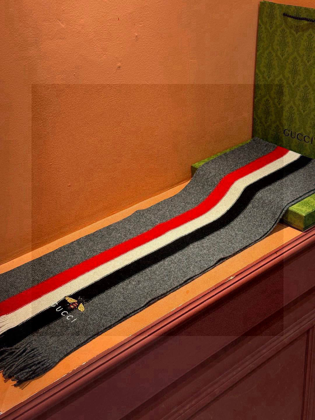 GUCCI 25S SCARF 180 IN CASHMERE 730567