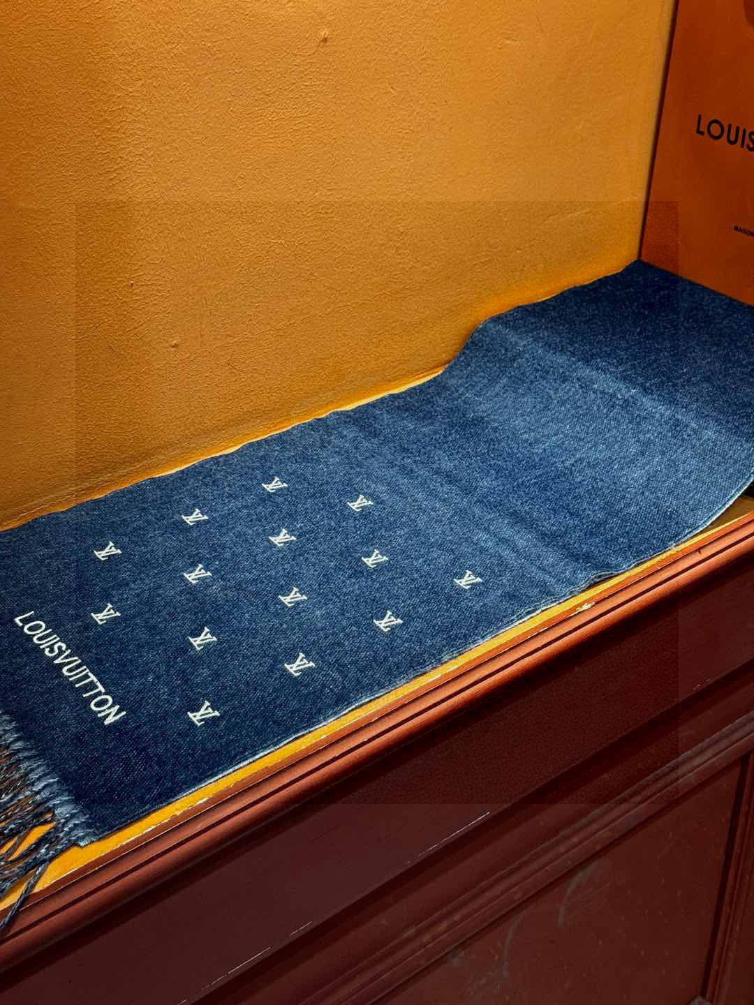LV SCARF 180 CM IN CASHMERE 730570