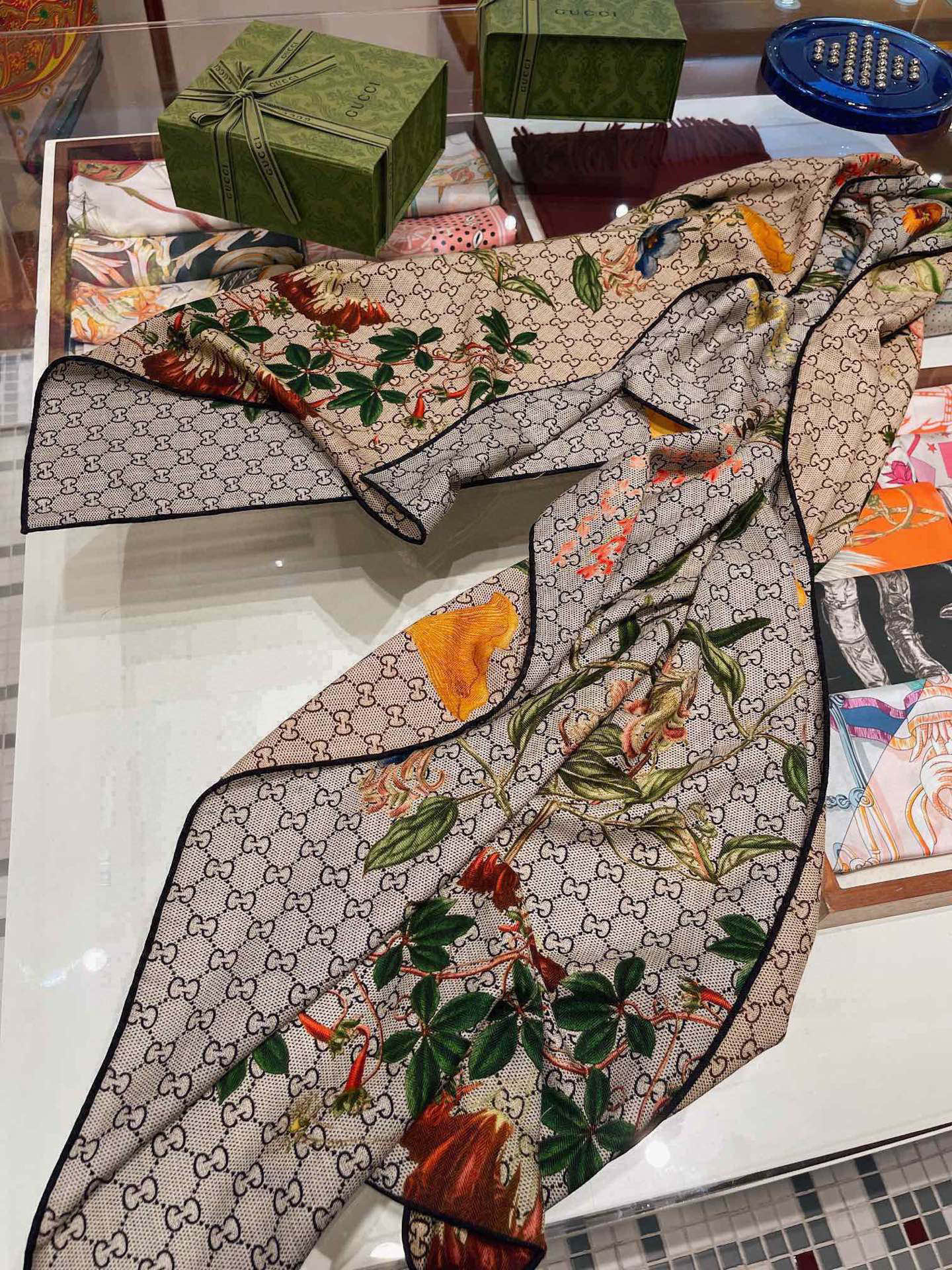 GUCCI 25S SCARF 180 IN CASHMERE 738505