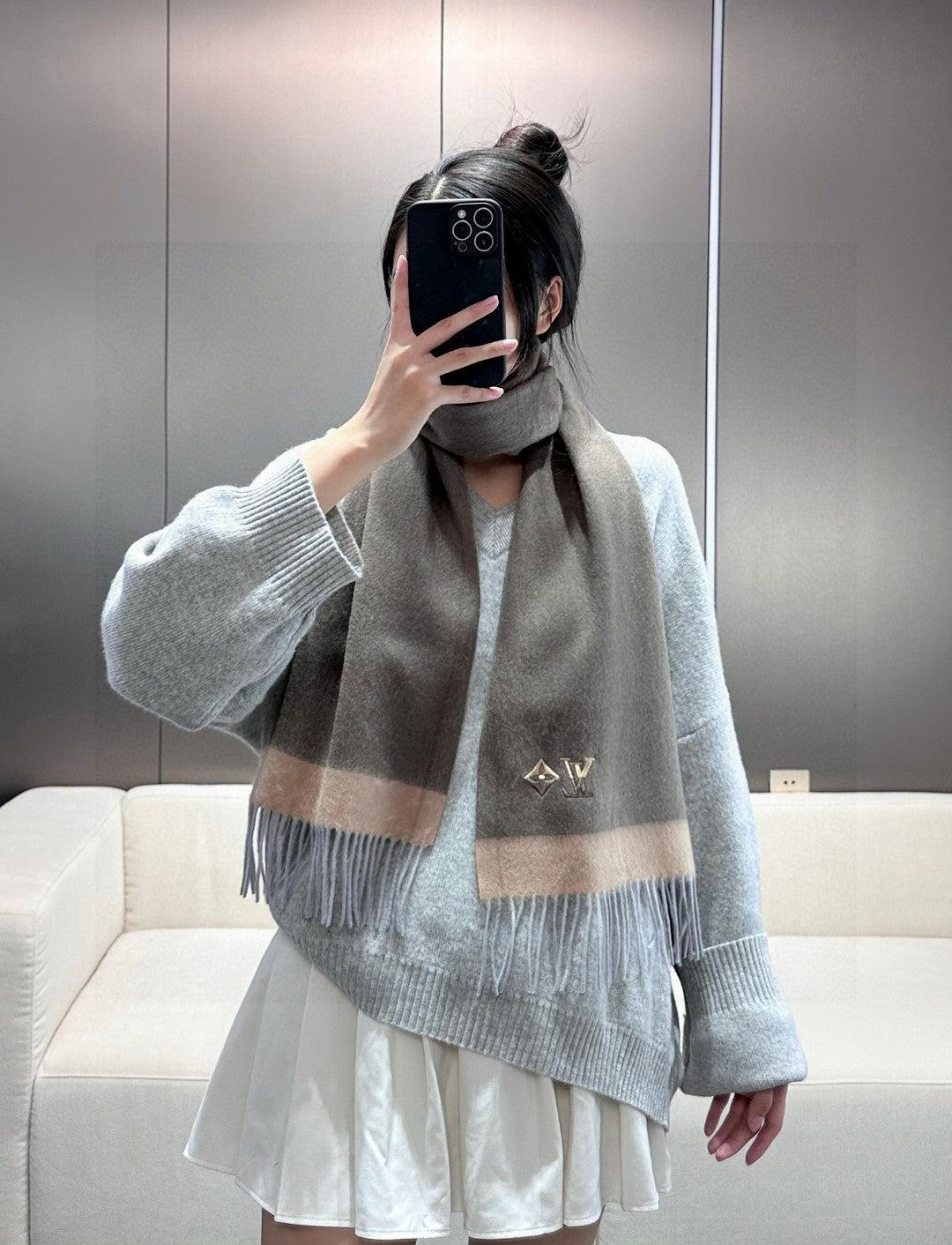 LV SCARF 180 CM IN CASHMERE 700797