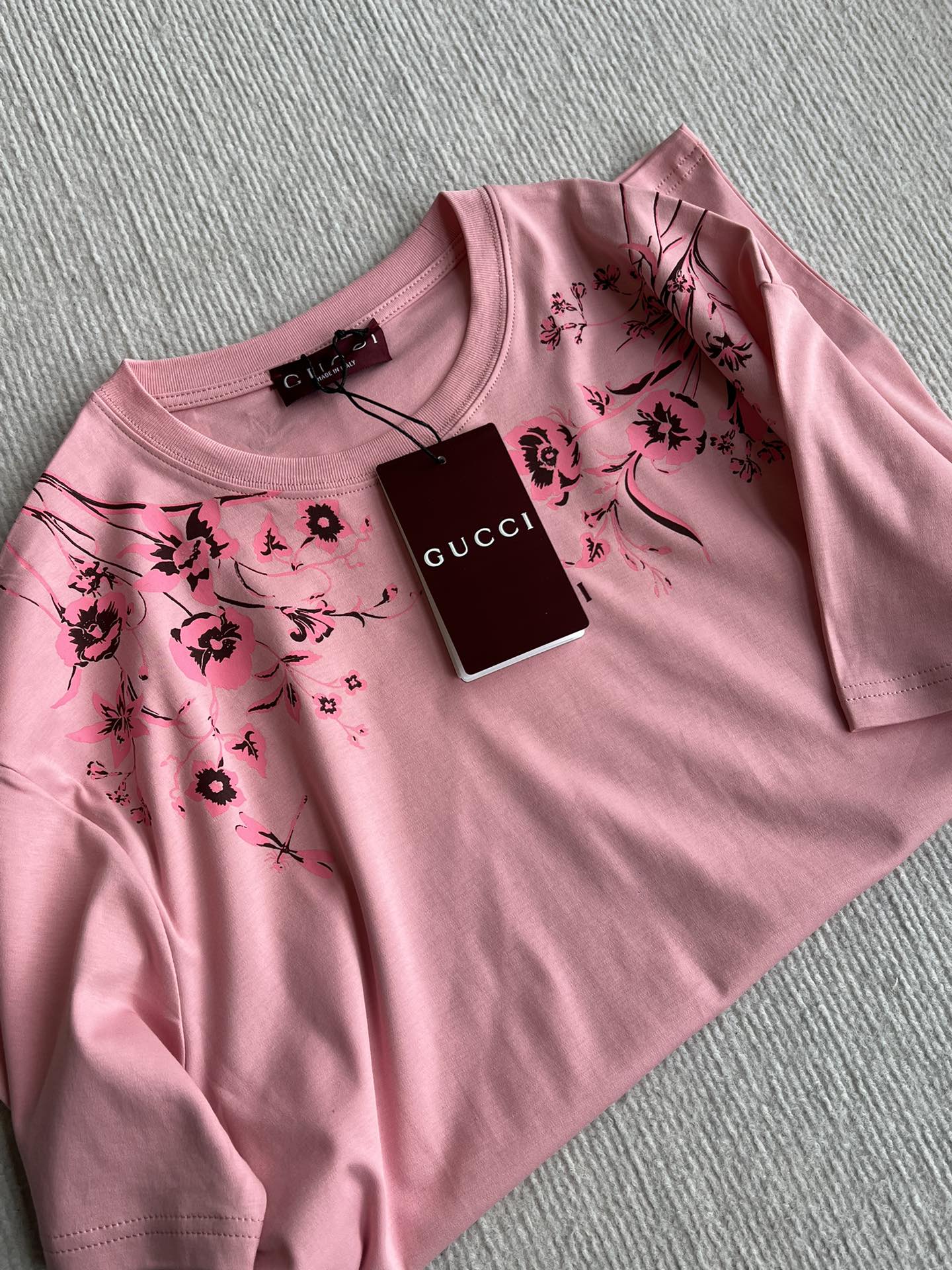 GUCCI SHORT SLEEVE LOGO PRINTED T-SHIRT 275723