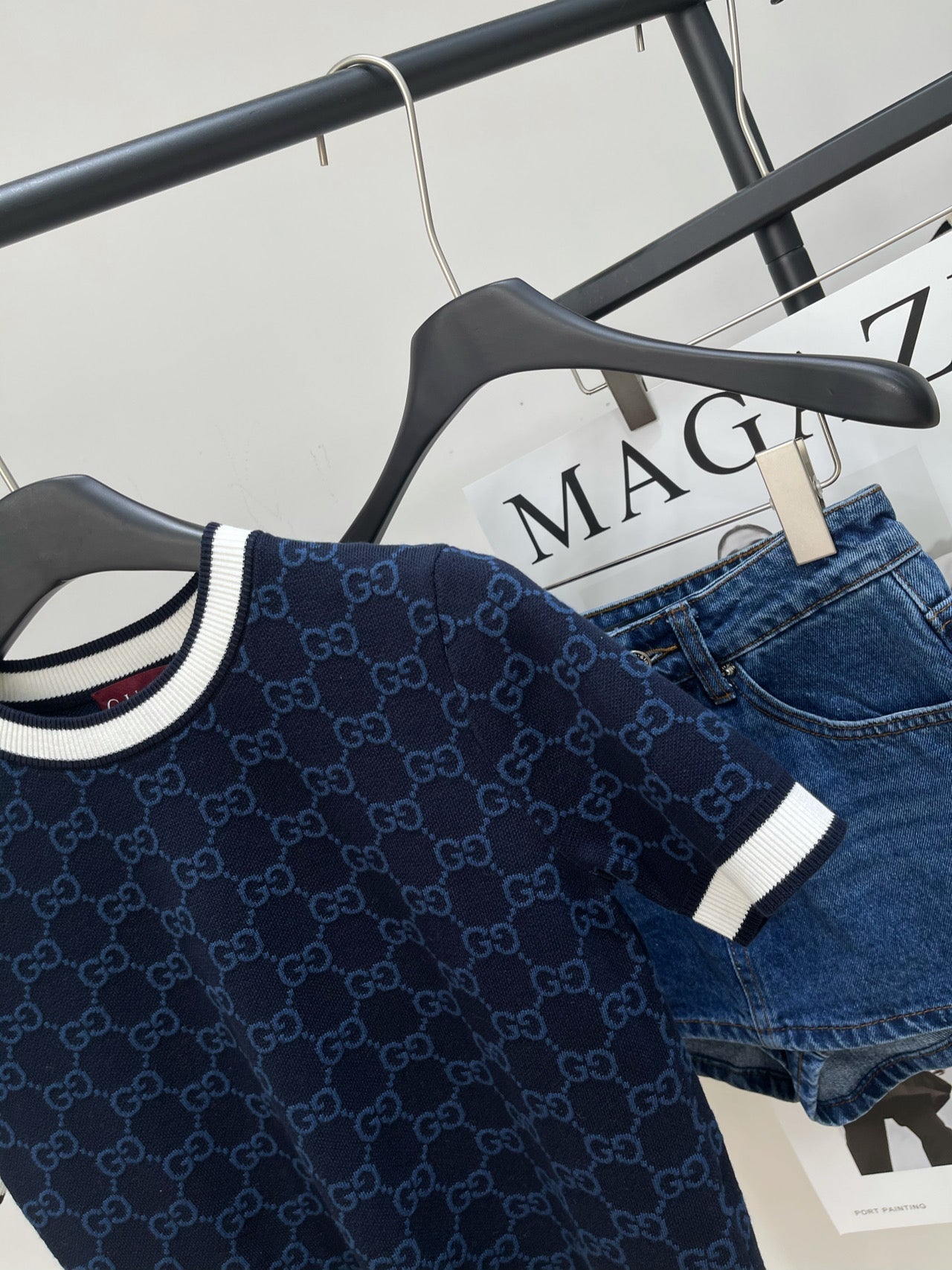 GUCCI SHORT-SLEEVE CREW NECK KNIT TOP WITH WHITE TRIM 256819