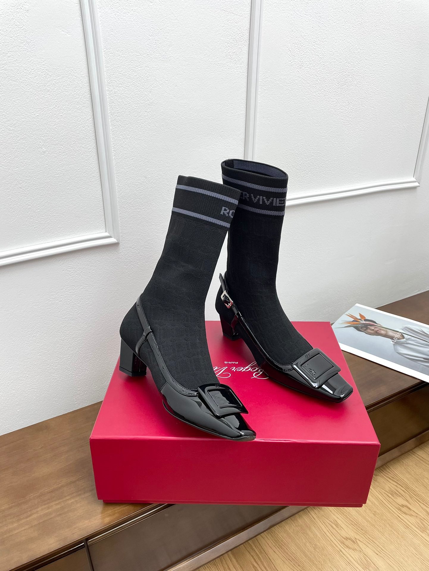 BELLE VIVIER SOCK LACQUERED BUCKLE ANKLE BOOTS IN BLACK PATENT CALFSKIN SOCK UPPER FABRIC