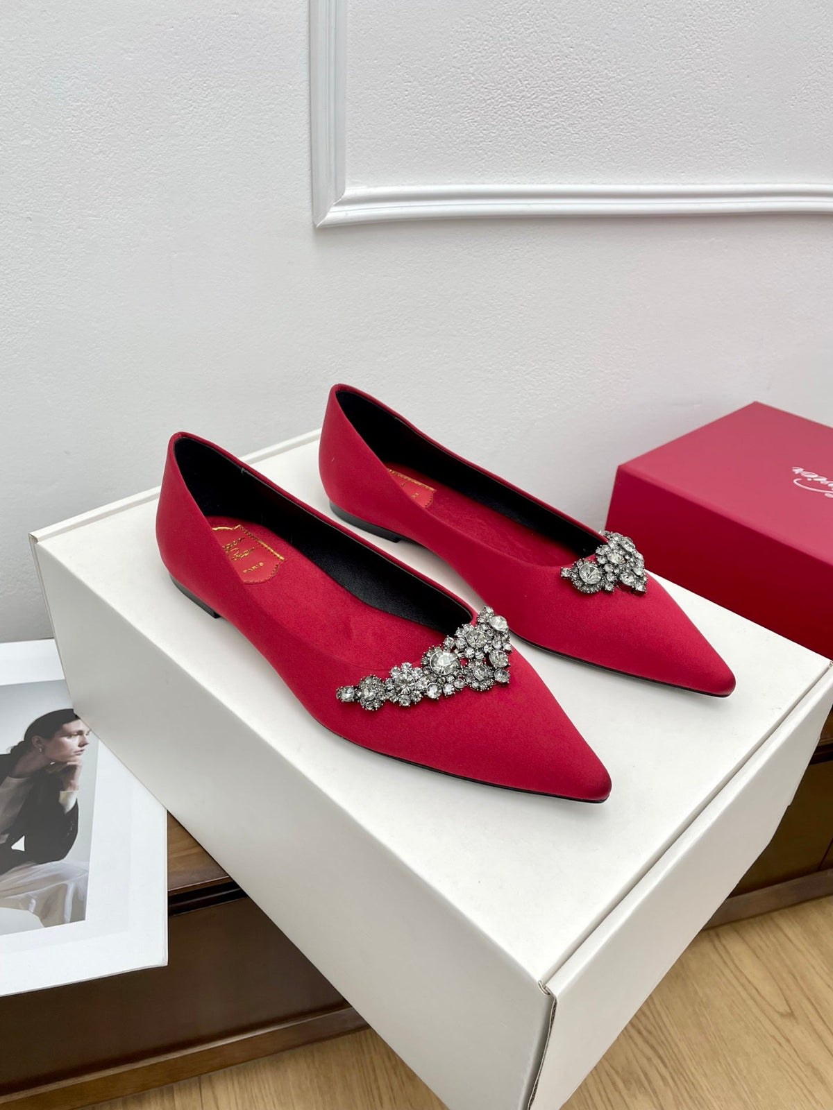 EFFLORESCENCE BALLERINAS IN RED GLITTER FABRIC