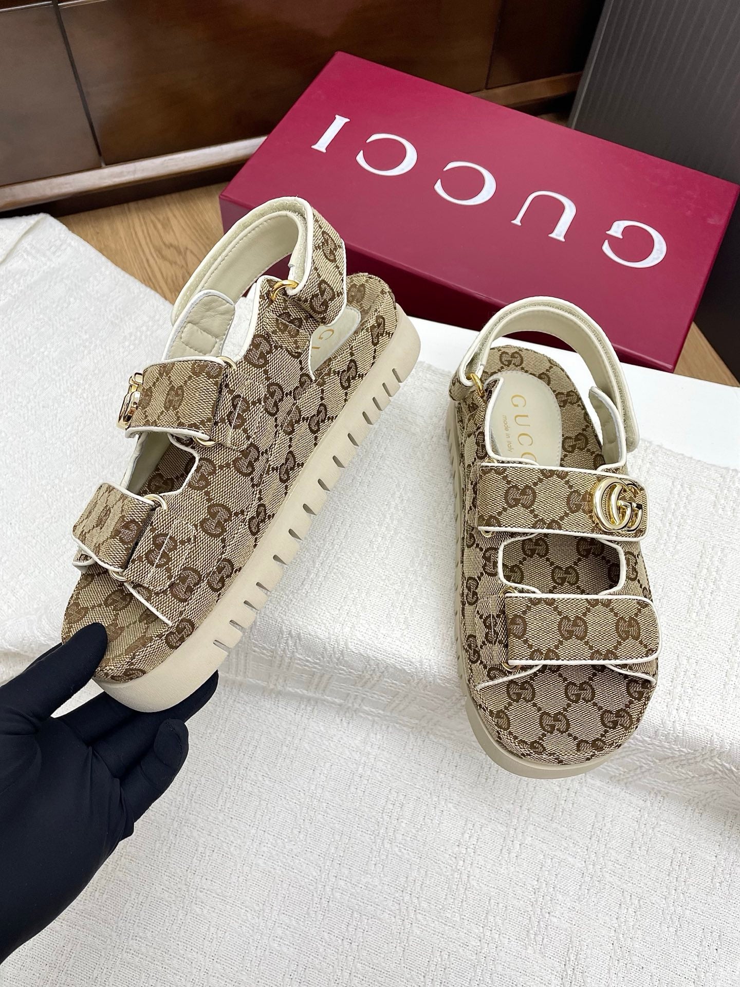 GG CLASSIC SANDALS 25S IN BEIGE FABRIC WITH GOLD HARDWARE