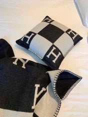 TIGRE BAYADERE BLANAVALON III THROW BLANKET IN BLACK CASHMERE 407142