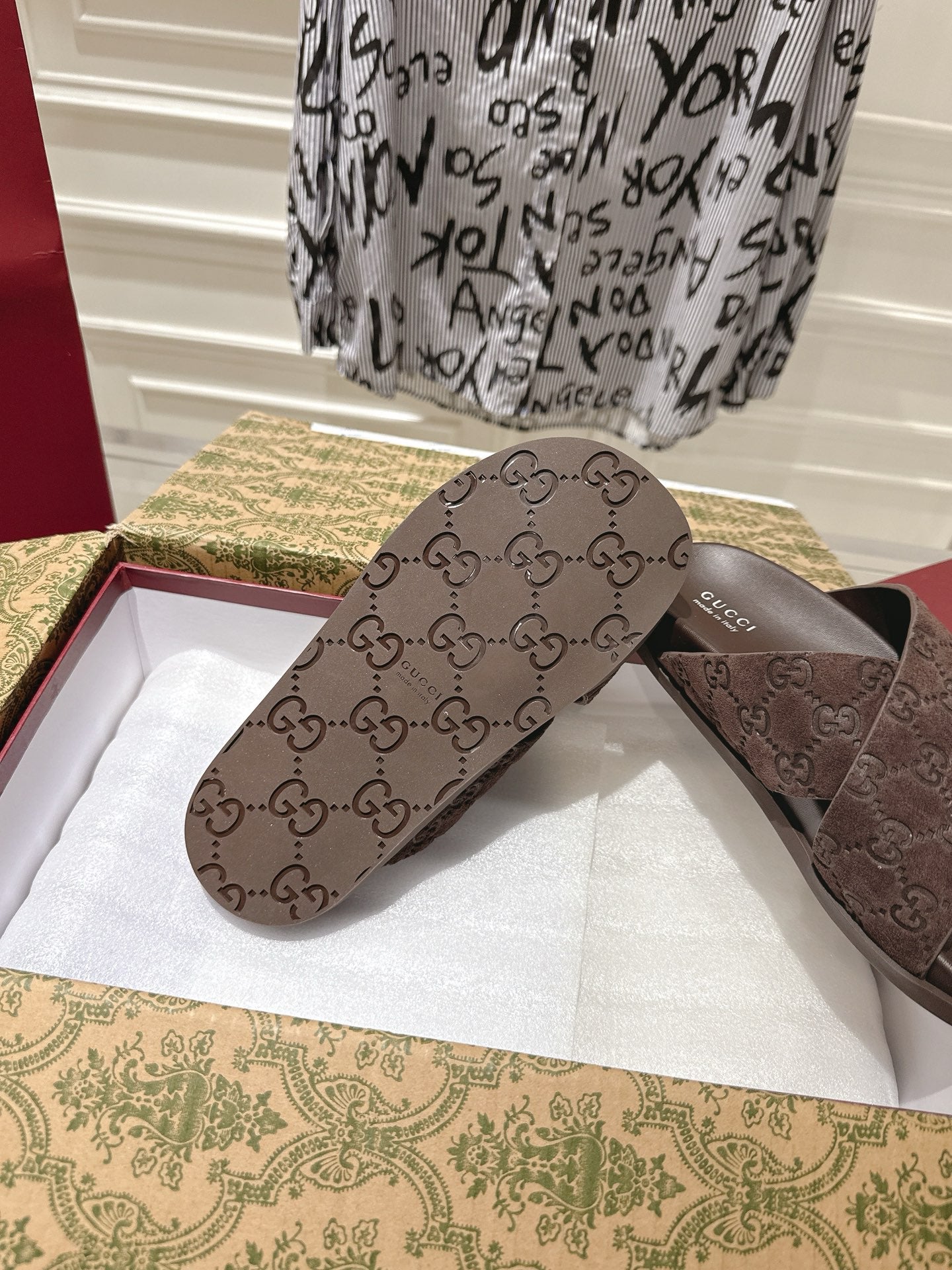 GG SLIDES IN DARK BROWN SUEDE WITH EMBOSSED LOGO STYLE 8