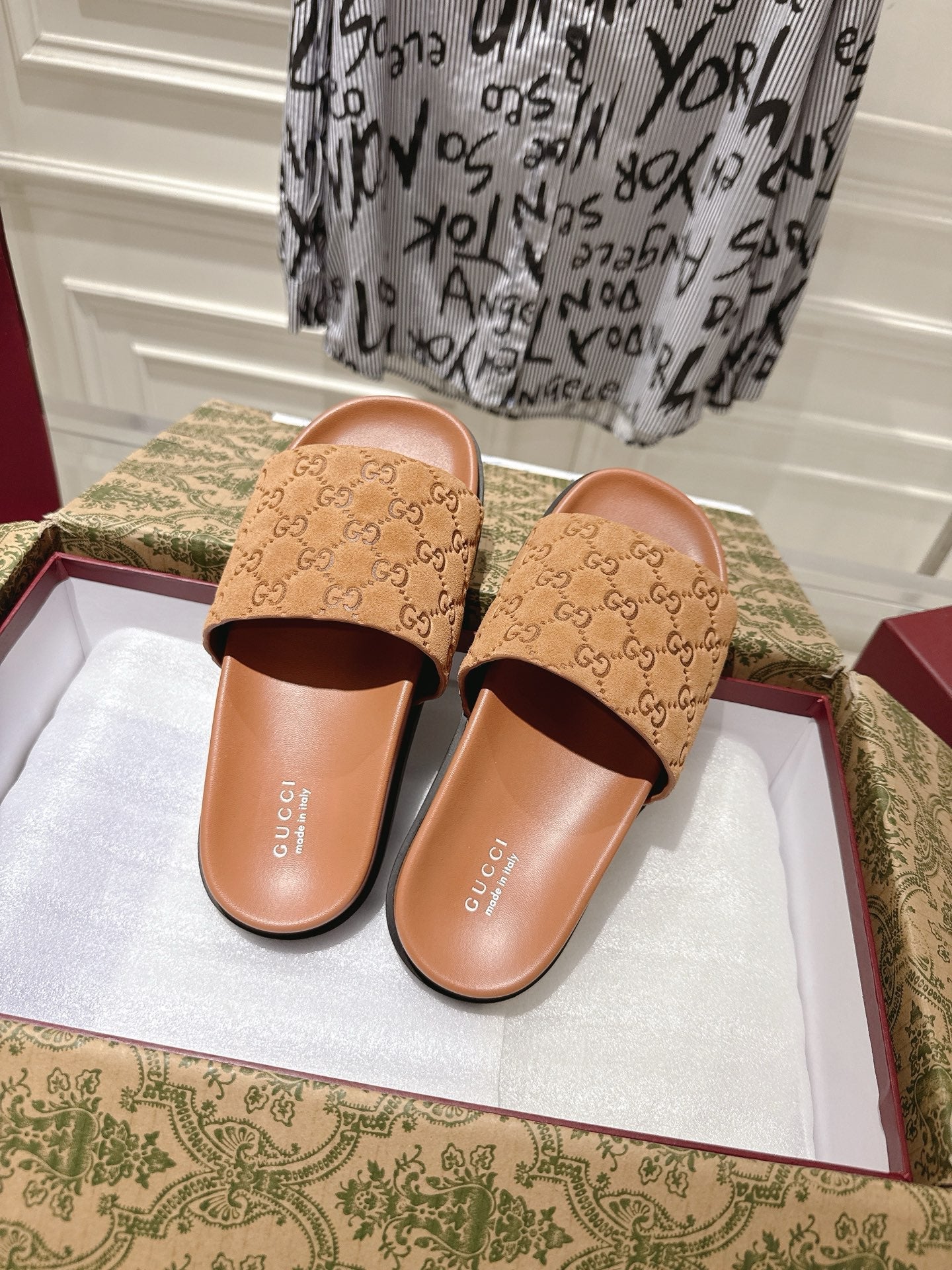 GG SLIDES IN BURNT ORANGE SUEDE WITH EMBOSSED LOGO STYLE 5