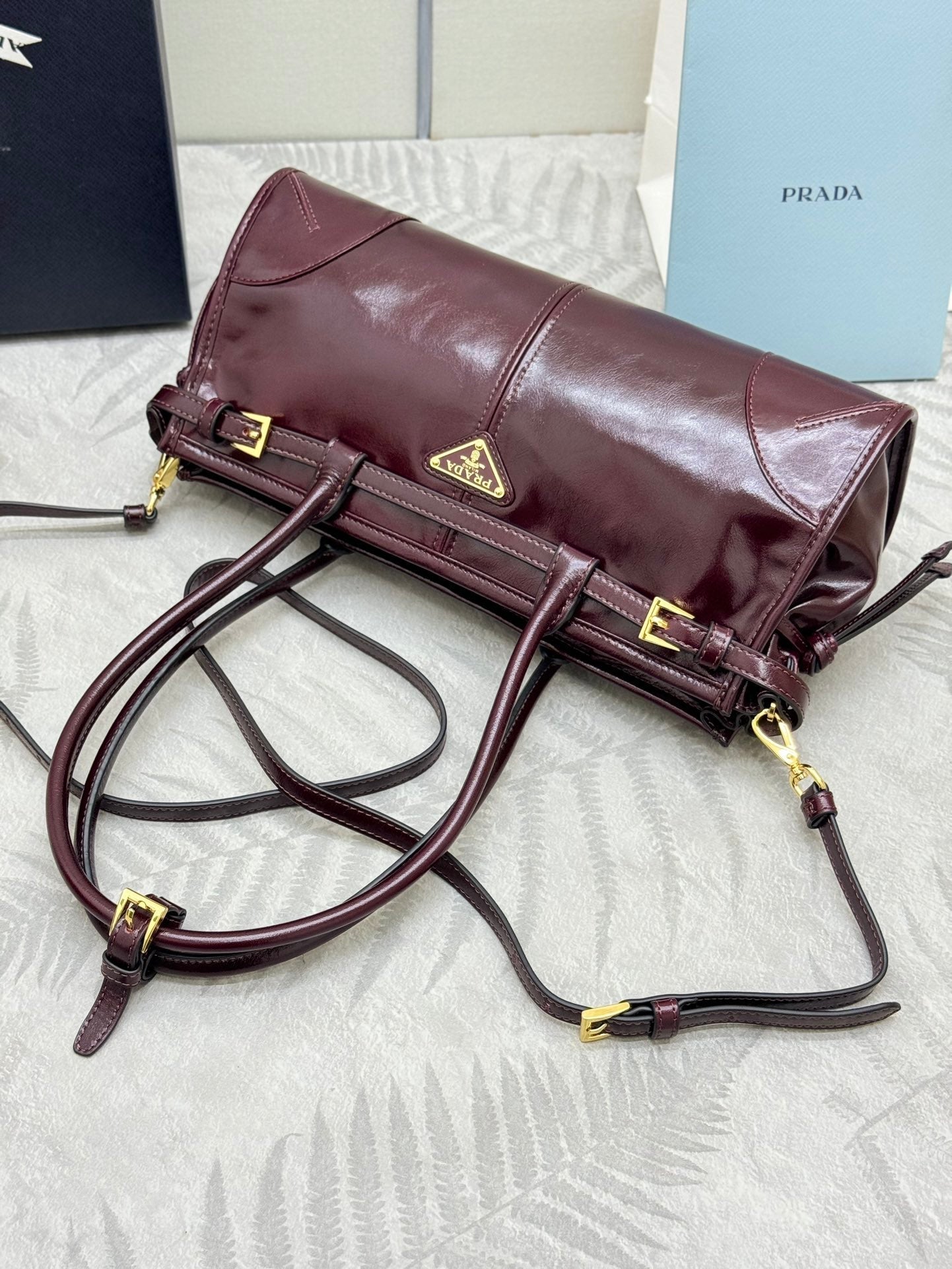 PRADA 25S BONNIE MEDIUM HANDBAG 32 IN BURGUNDY GLOSSY CALFSKIN