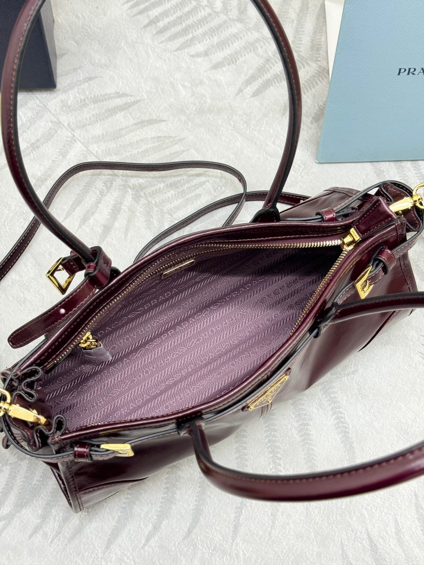 PRADA 25S BONNIE MEDIUM HANDBAG 32 IN BURGUNDY GLOSSY CALFSKIN