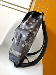 LV 25S CHRISTOPHER BACKPACK 47 IN DAMOFLAGE BLACK CALFSKIN