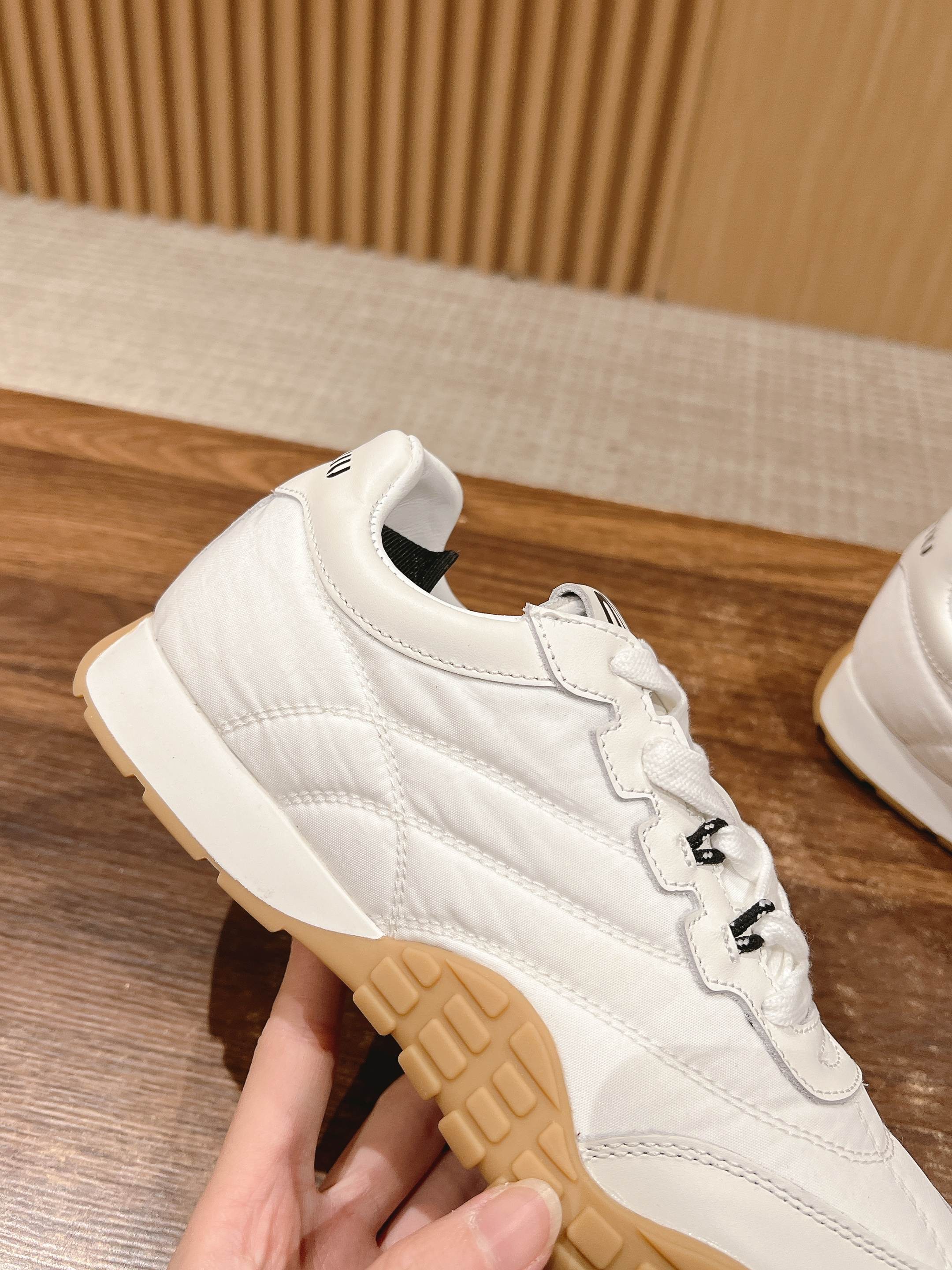 RUNNING SNEAKERS IN WHITE LAMBSKIN AND FABRIC ANTI-SLIP RUBBER SOLE
