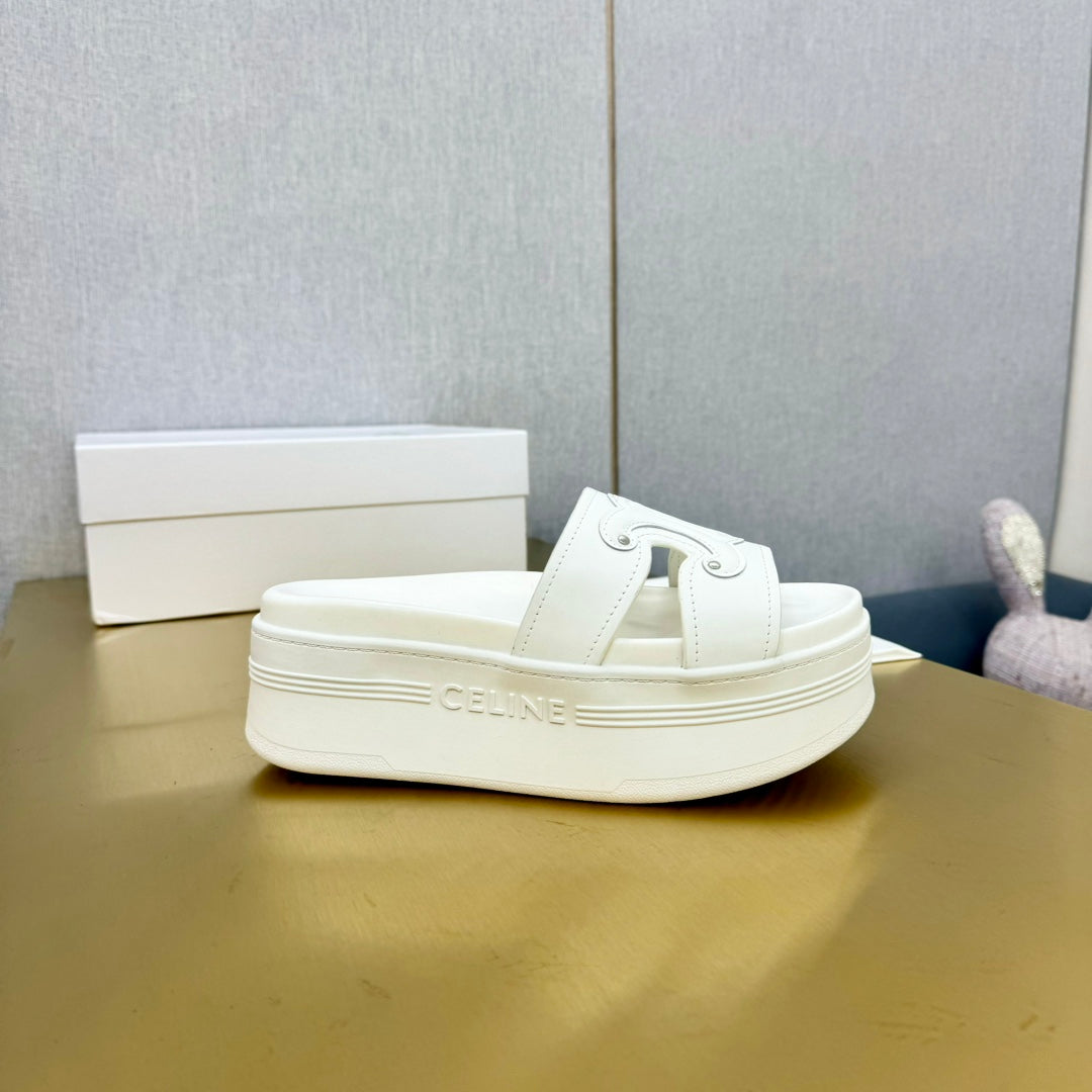 BLOCK SLIDES WITH TRIOMPHE IN WHITE SMOOTH CALFSKIN