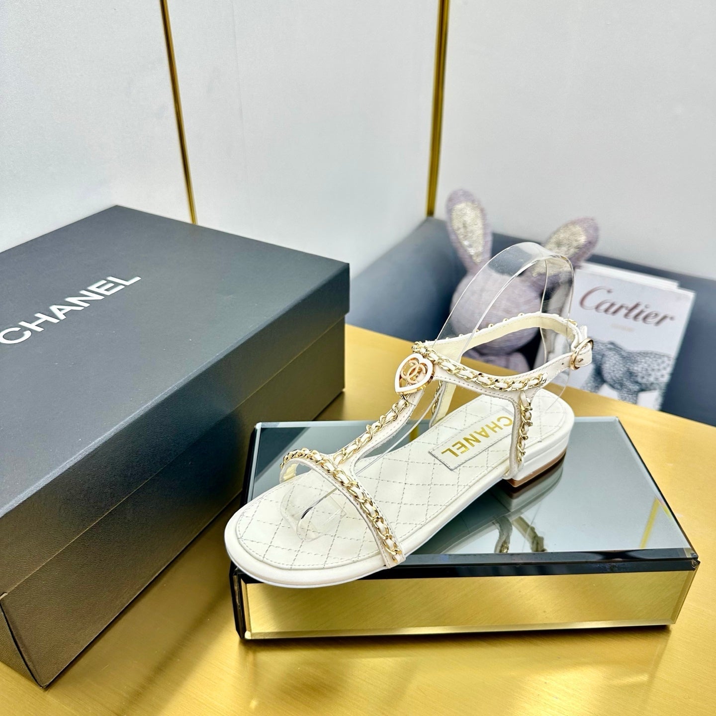 CC SANDAL 25S IN WHITE CALFSKIN WITH GOLD HARDWARE