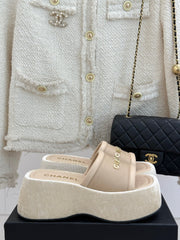 PLATFORM SLIPPERS IN CAMEL BEIGE LAMBSKIN