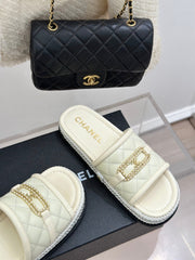 DIAMOND QUILTED CHAIN LAZY SLIPPERS IN WHITE LAMBSKIN