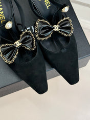 CHAIN BOW HIGH HEEL 8 CM SLINGBACKS IN BLACK SUEDE