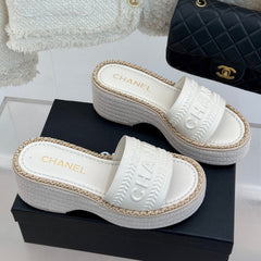 THICK SOLE WEDGE SLIPPERS IN WHITE CALFSKIN