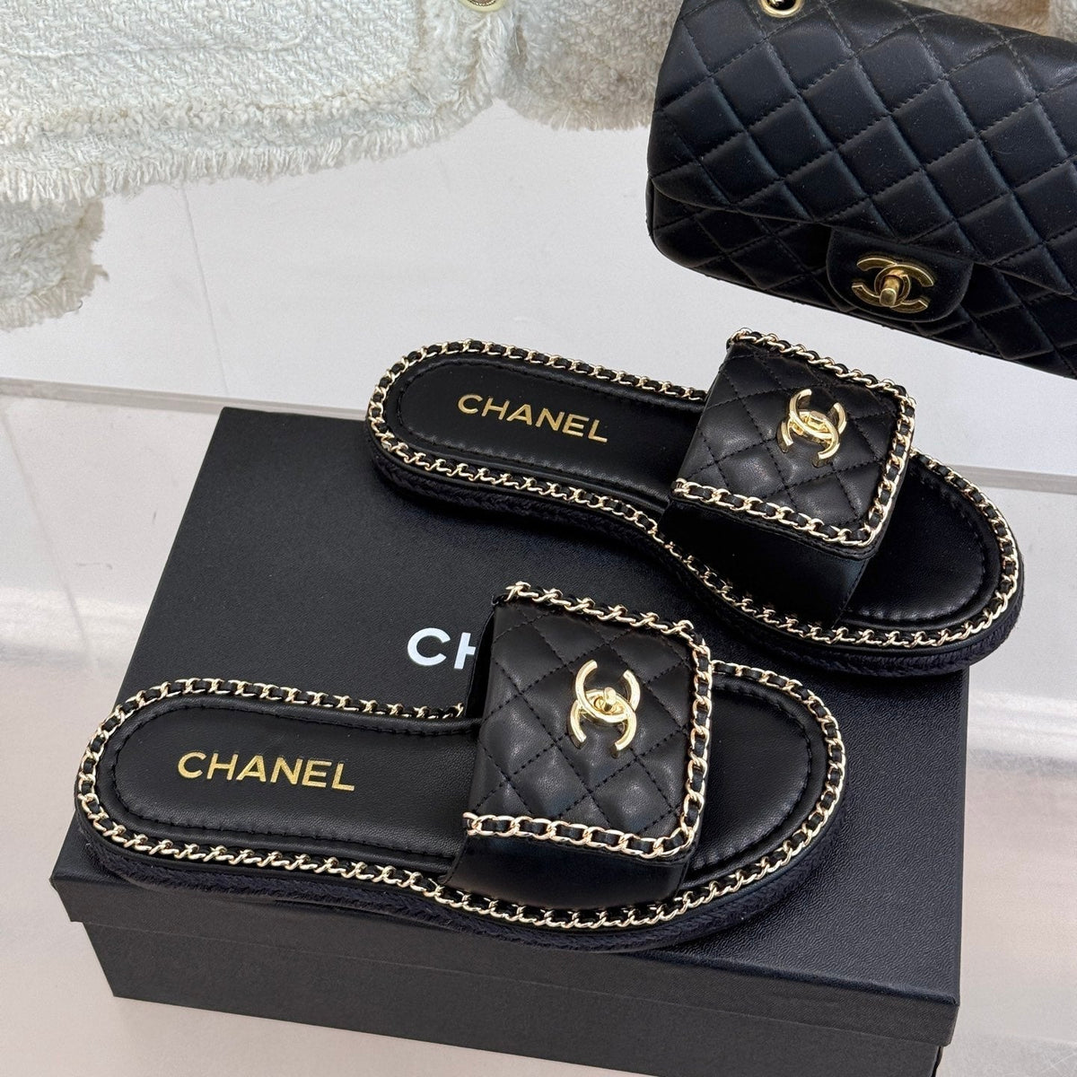 FLAT CHAIN HEART SLIPPER IN BLACK LAMBSKIN