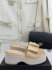 THICK-SOLED CHAIN HEART SLIPPER IN BISQUE BEIGE LAMBSKIN