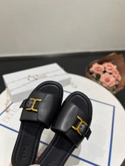 MARCIE SLIDE IN BLACK CALFSKIN WITH GOLD HARDWARE