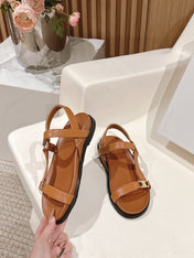 MAUD SANDAL WITH TRIOMPHE IN LIGHT CARAMEL BROWN CALFSKIN
