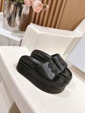 BLOCK SLIDE WITH TRIOMPHE IN BLACK SMOOTH LAMBSKIN