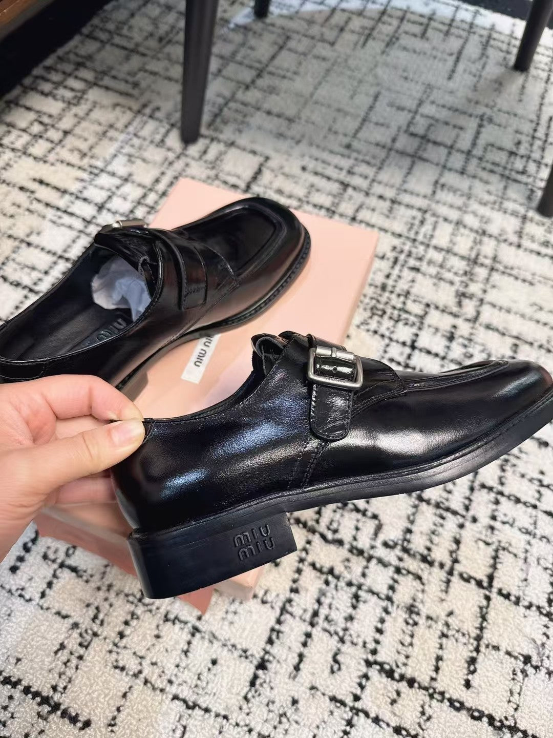 SQUARE TOE OXFORD IN BLACK SHINY CALFSKIN