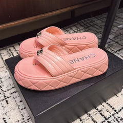 THICK-SOLED THONG SLIPPERS IN BRIGHT PINK CALFSKIN