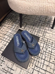 THICK-SOLED THONG SLIPPERS IN NAVY BLUE DENIM