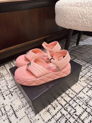 THICK-SOLED THONG SANDAL IN BRIGHT PINK LAMBSKIN