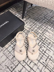 THICK-SOLED THONG SANDAL IN WHITE CREAM LAMBSKIN