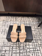 MID HEEL MULES IN MACAROON BEIGE SHEEPSKIN