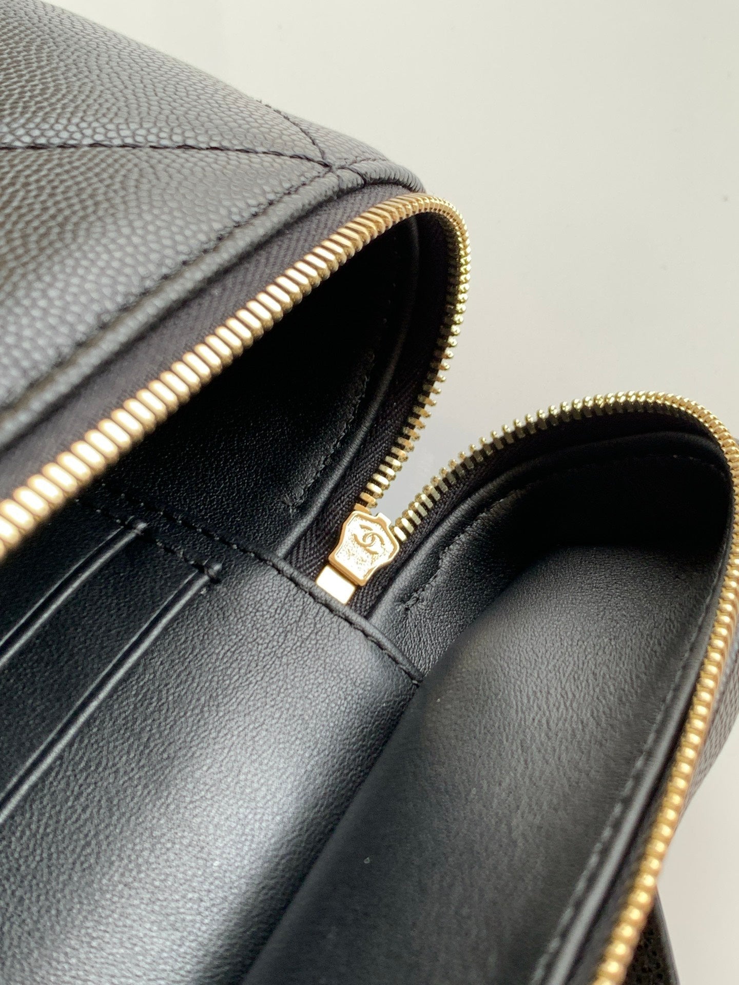 CHANEL 25S VANITY BAG 19.5 CM IN BLACK LAMBSKIN