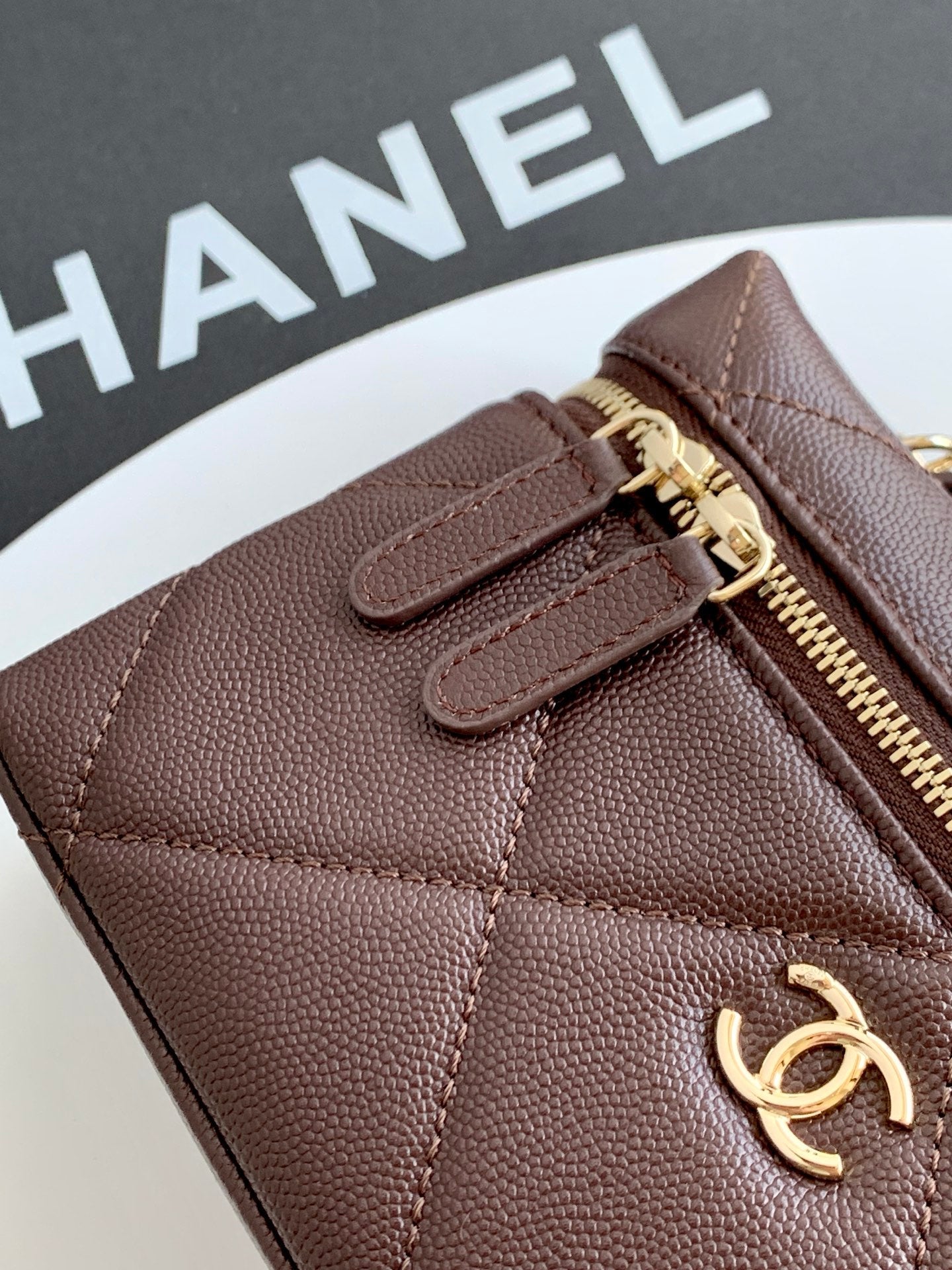 CHANEL 25S VANITY BAG 19.5 CM IN BURGUNDY BROWN LAMBSKIN