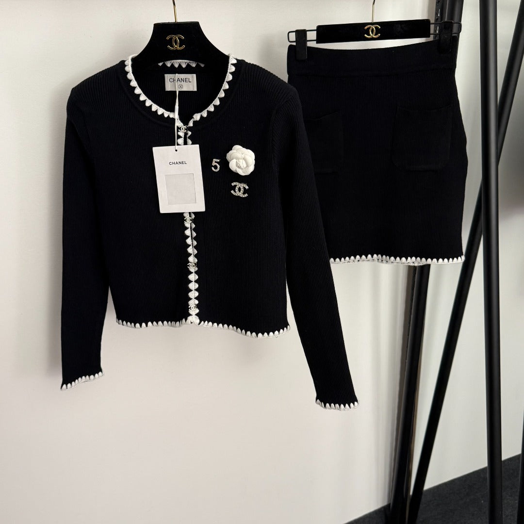 CHANEL 25S KNIT SET WITH CARDIGAN AND MINI SKIRT 329