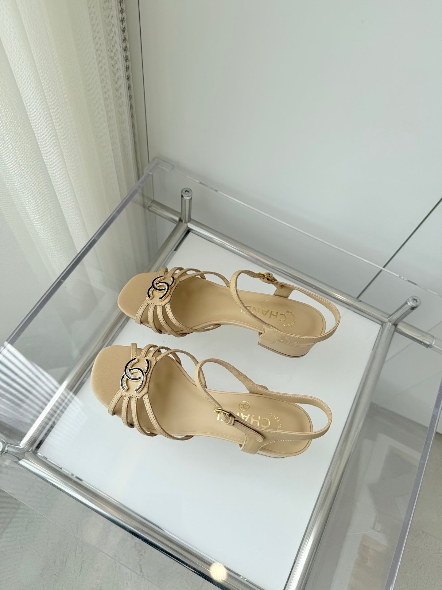 MID HEEL SANDALS IN FLAX YELLOW LAMBSKIN