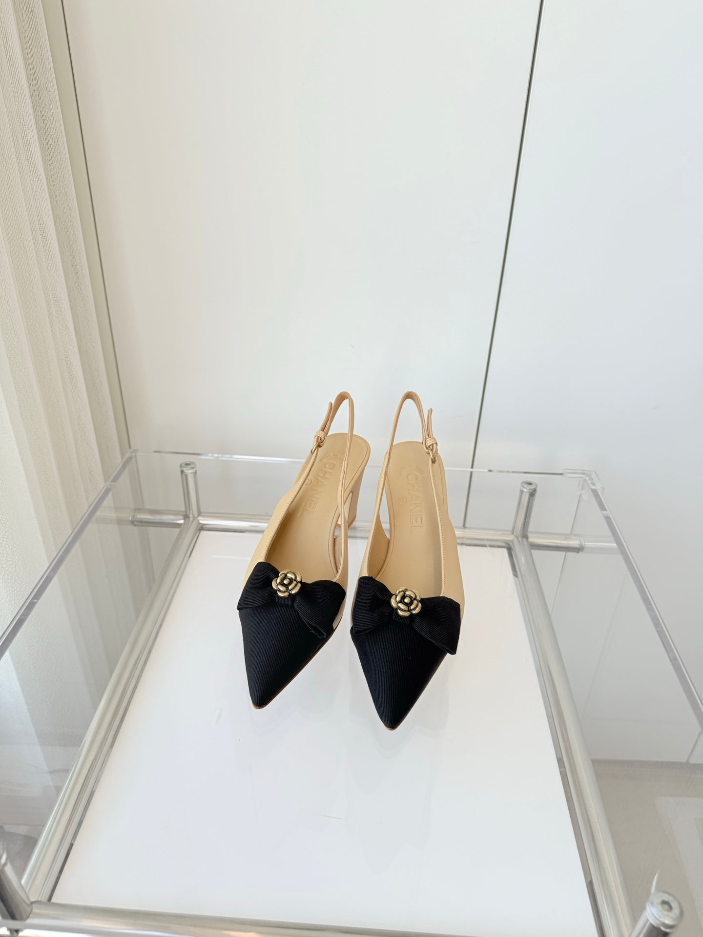 SLINGBACKS 65 MM IN BEIGE CALFSKIN AND BLACK CANVAS