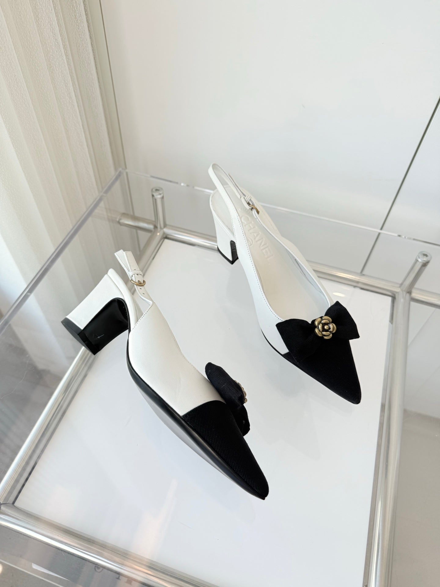 SLINGBACKS 65 MM IN WHITE CALFSKIN AND BLACK CANVAS
