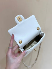 25S CHANEL CROSSBODY HANDBAG 17 IN WHITE LAMBSKIN GOLD HARDWARE