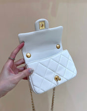25S CHANEL CROSSBODY HANDBAG 17 IN WHITE LAMBSKIN GOLD HARDWARE