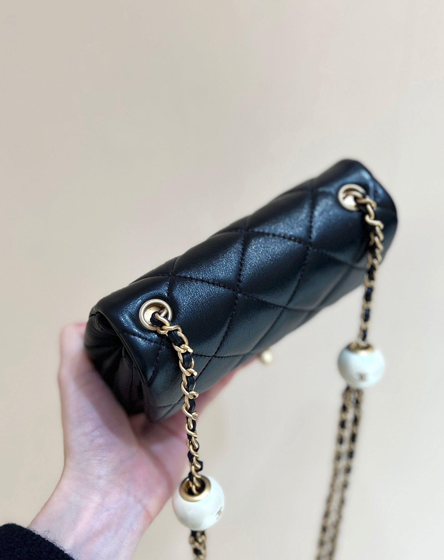 25S CHANEL CROSSBODY HANDBAG 17 IN BLACK LAMBSKIN GOLD HARDWARE