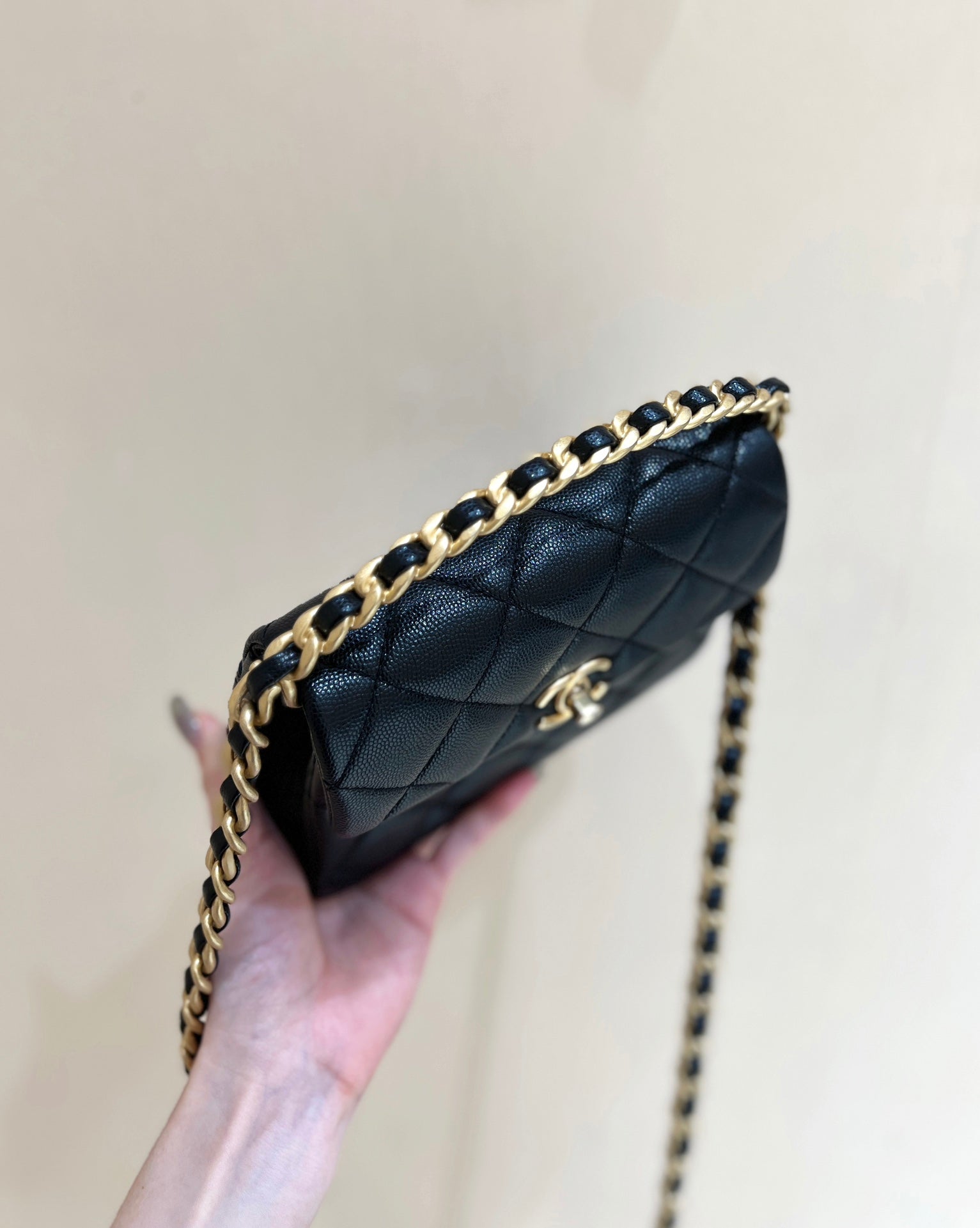 25S CHANEL TOTE CROSSBODY BAG 19 IN BLACK CALFSKIN WITH METAL HANDLE