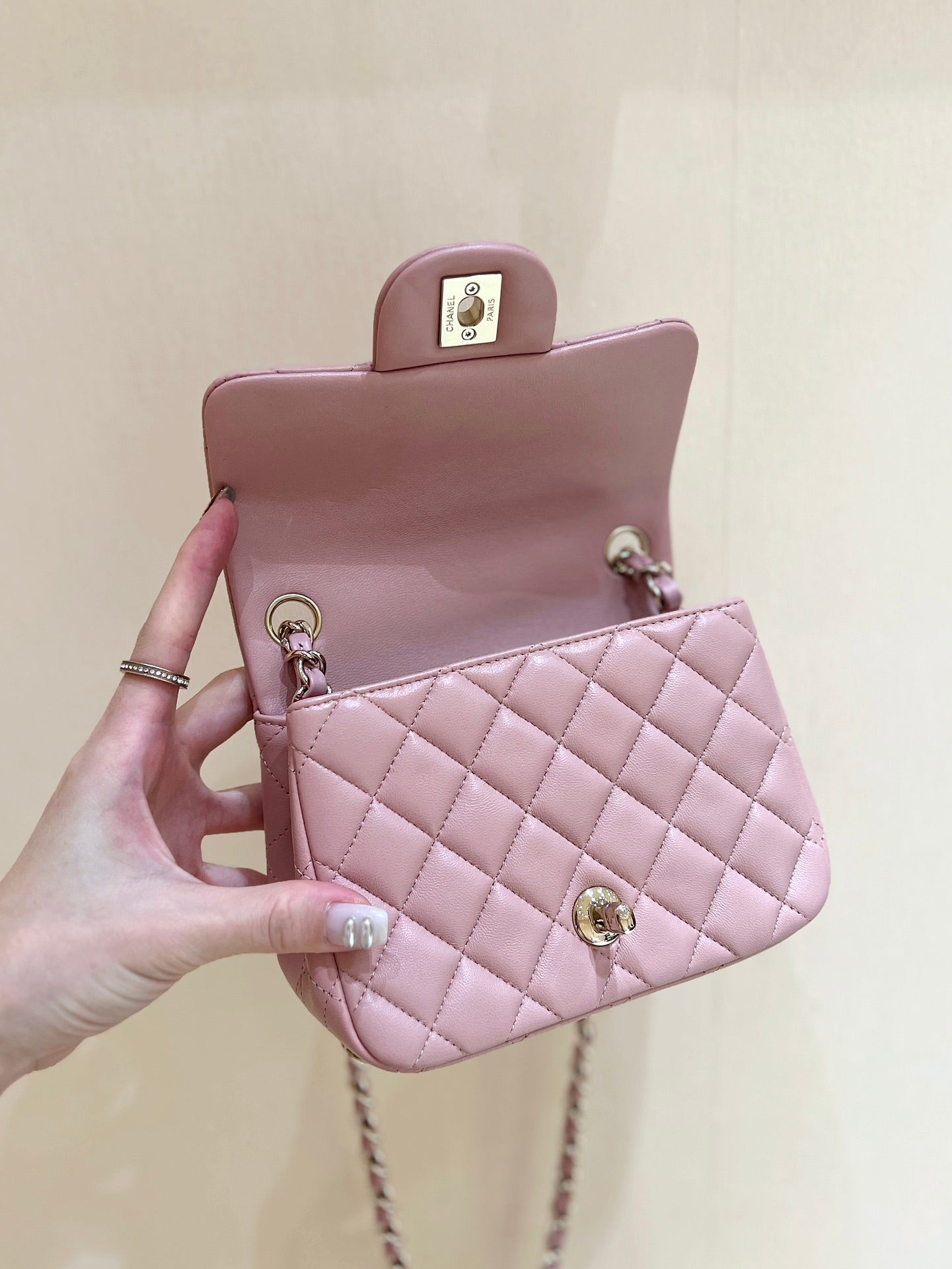 CHANEL 25S FLAP BAG 17 CM IN LIGHT PINK LAMBSKIN WITH GOLD HARDWARE