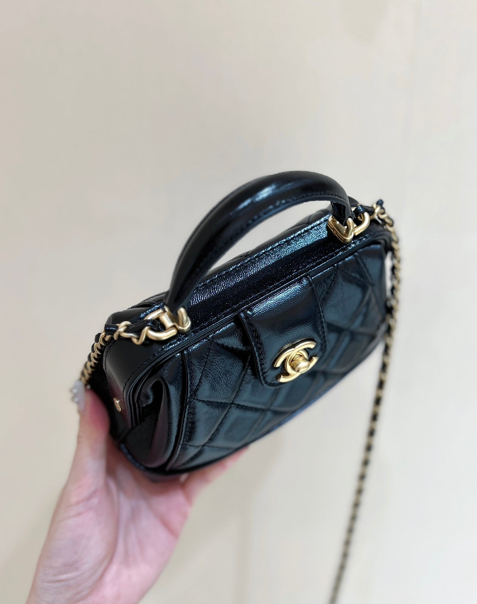 CHANEL TOP HANDLE BAG 18 IN BLACK OIL-WAX LAMBSKIN GOLD HARDWARE