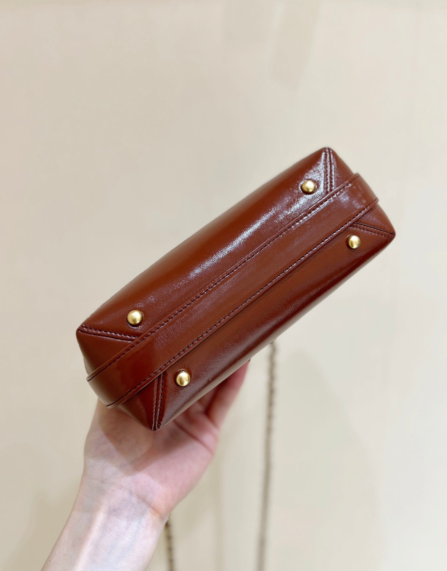 CHANEL TOP HANDLE BAG 18 IN BROWN OIL-WAX LAMBSKIN GOLD HARDWARE